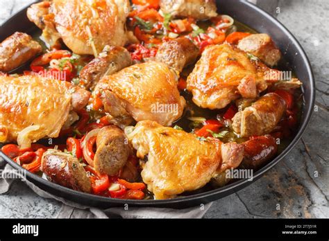  Frango de Zhangjiajie em Molho Picante: Uma Sinfonia de Sabores Picantes e Aromas Envolventes!