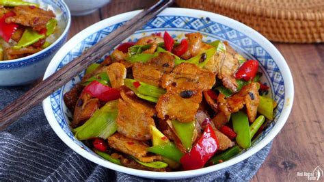  Spicy Twice-Cooked Pork with Sweet and Sour Notes? Discover the Fiery Delights of Guang'an Huiguorou!